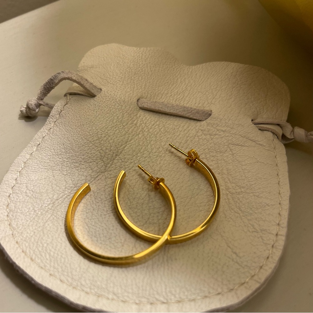 Otiumberg Vera Hoop Earrings Elegant Slim Flat 14 karat yellow gold vermeil